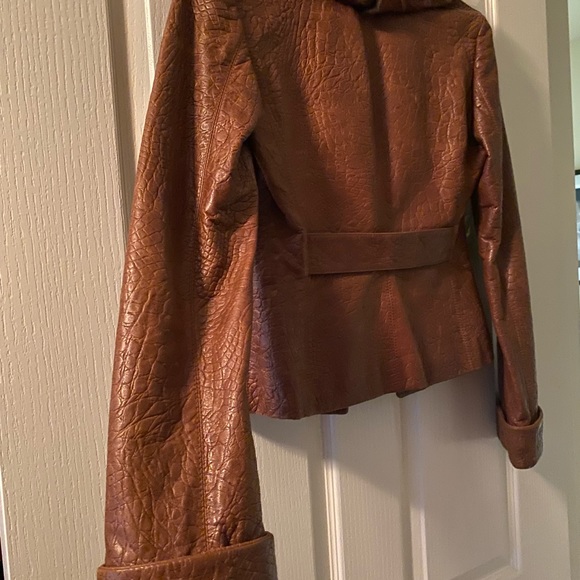 Armani Jacket 🧥 100 % Leather and Real Fur 💕🌸😍! - Picture 7 of 13